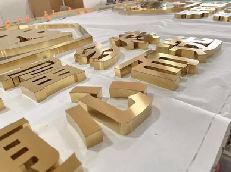 桑植拉丝不锈钢字的特点。